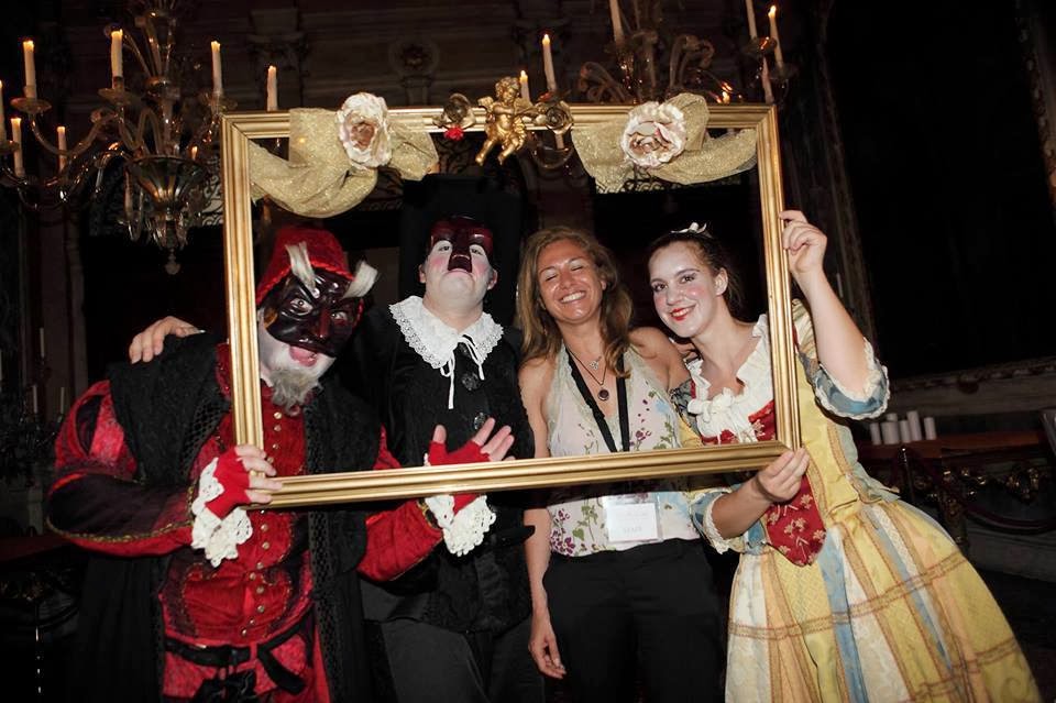 DMC Venezia – evento esclusivo in maschera con ospiti e figuranti in costume storico.
