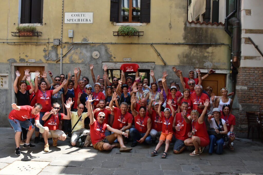 Gruppo aziendale dopo il loro Team Building a Venezia