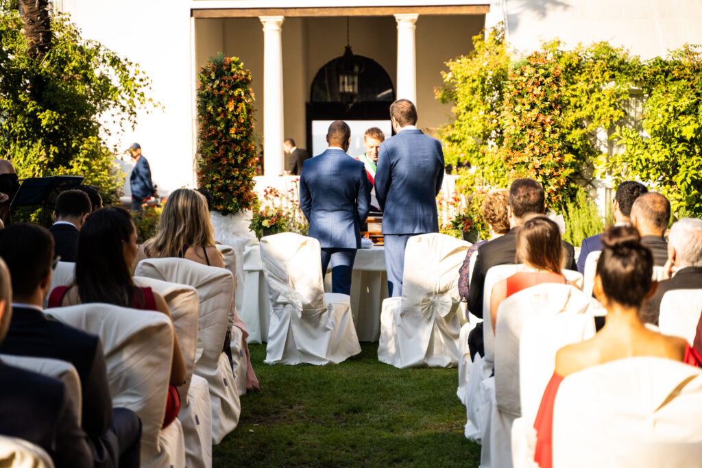 Matrimonio in villa veneta con cerimonia all’aperto nel giardino della Riviera del Brenta.