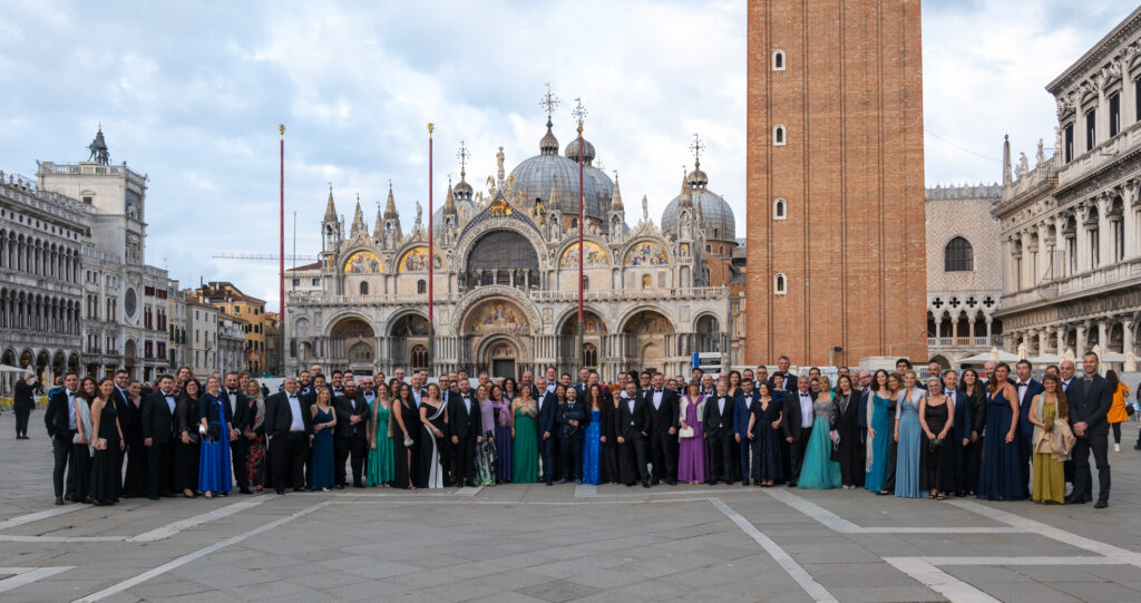 Organizzazione eventi aziendali a Venezia con ospiti eleganti in location esclusiva.