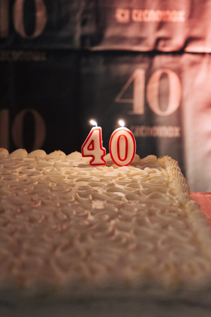 Torta anniversario aziendale a Venezia con candeline 40 anni