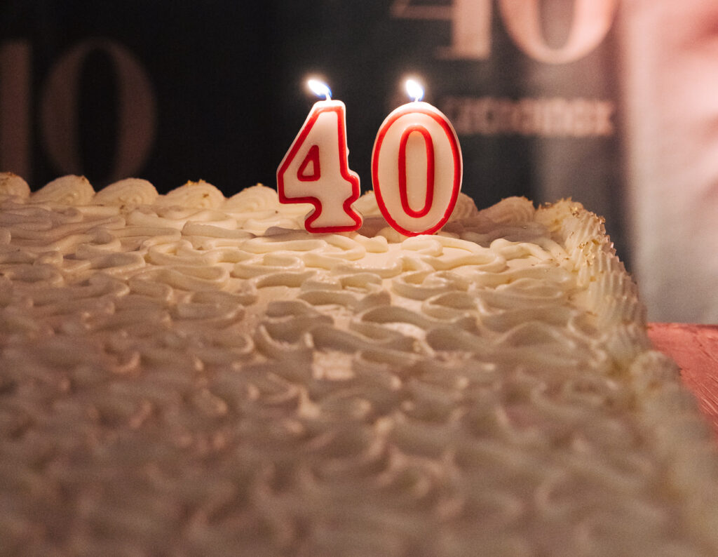 Torta anniversario aziendale a Venezia con candeline 40 anni